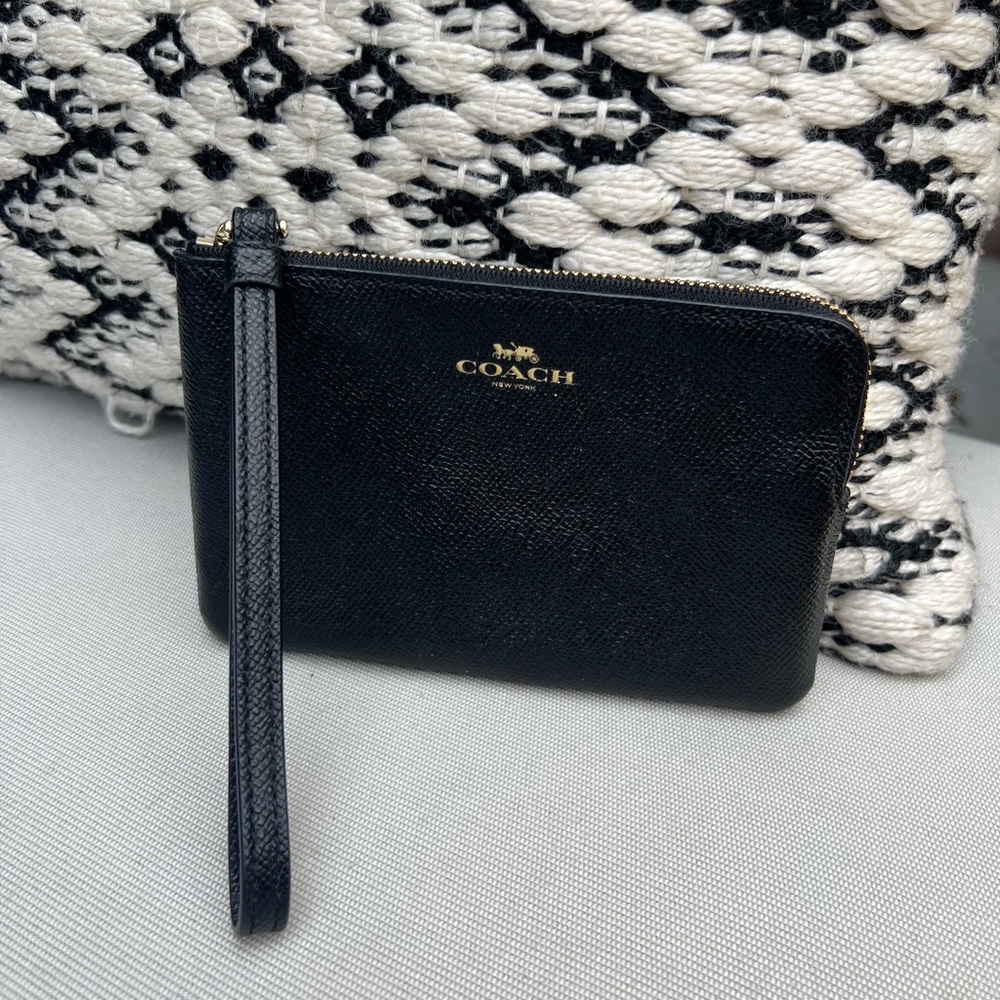 ✨Brand new✨ Coach wristlet
